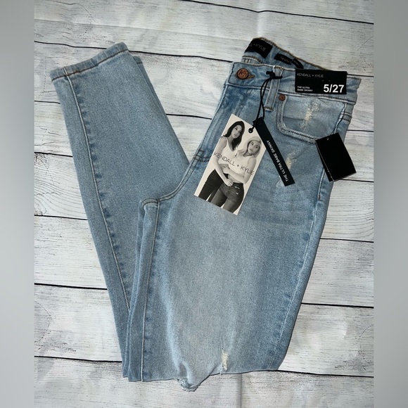Kendall & Kylie Denim - KENDALL & Kylie The Ultra Babe Skinny 5/27 NWT Jeans